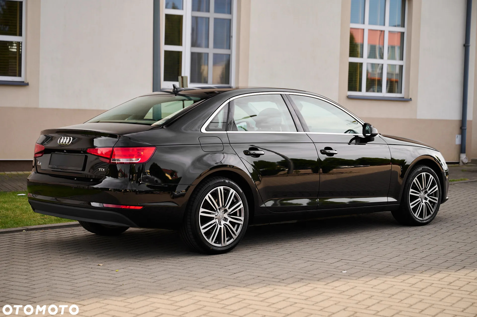 Audi A4 2.0 TDI ultra S tronic design - 13