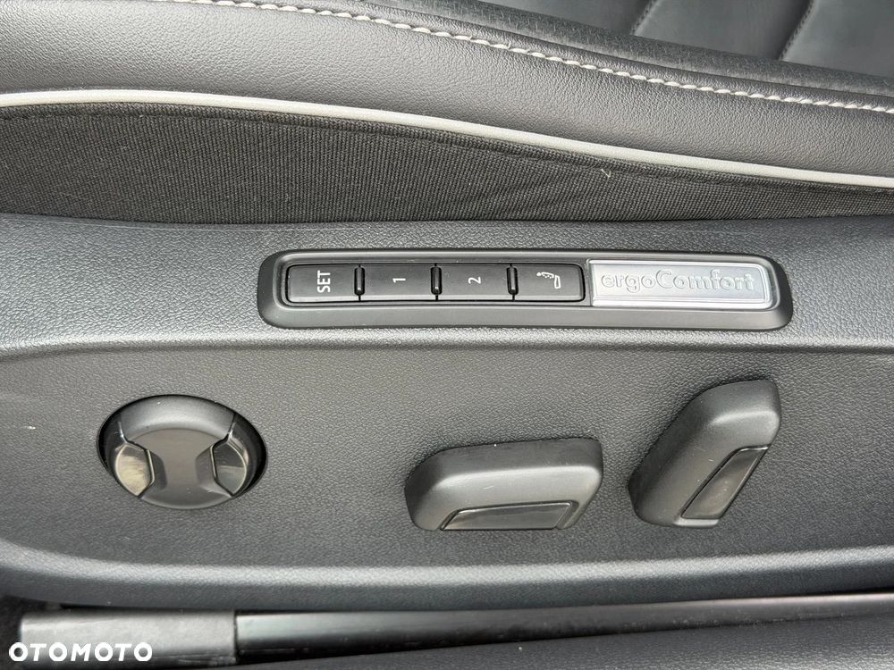 Volkswagen Arteon 2.0 TDI SCR 4Motion DSG R-Line - 19
