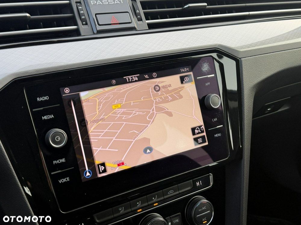 Volkswagen Passat - 25