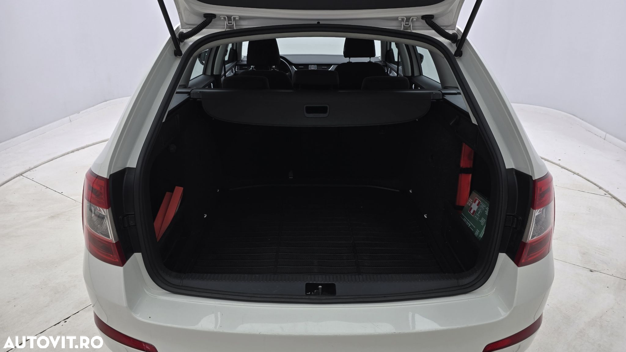 Skoda Octavia 1.6 TDI DSG Ambition - 25