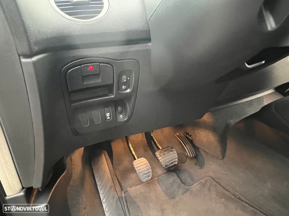 Renault Espace 2.0 dCi SE Travel 7L - 32