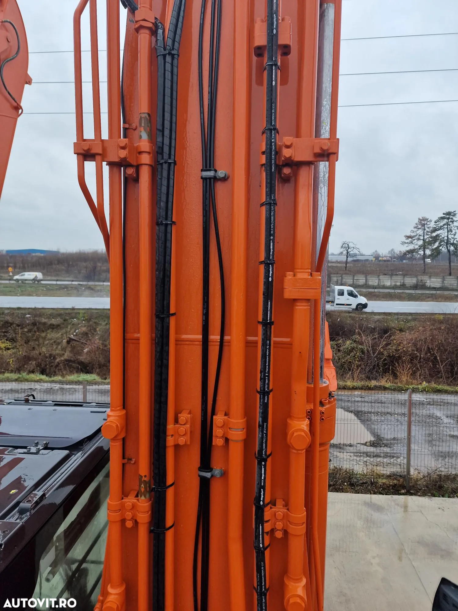 Hitachi ZX350-7, 37t, cupa NOUA 2,2mc, inst picon, a dous inst hidr, 3 pompe HITACHI, posibilitate leasing, STARE CA NOU-PRET DE CRIZA 179.000 EUR+Tva - 34