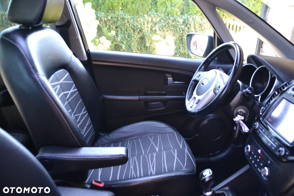 Kia Venga 1.4 CVVT ISG Dream Team Edition - 29