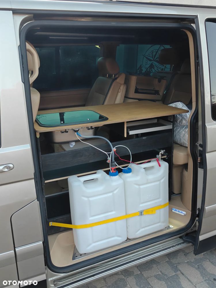 Volkswagen Multivan - 22