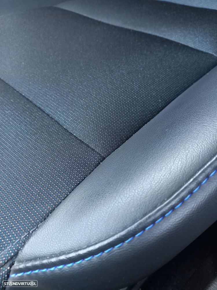 MG MG4 64 kWh Luxury - 33