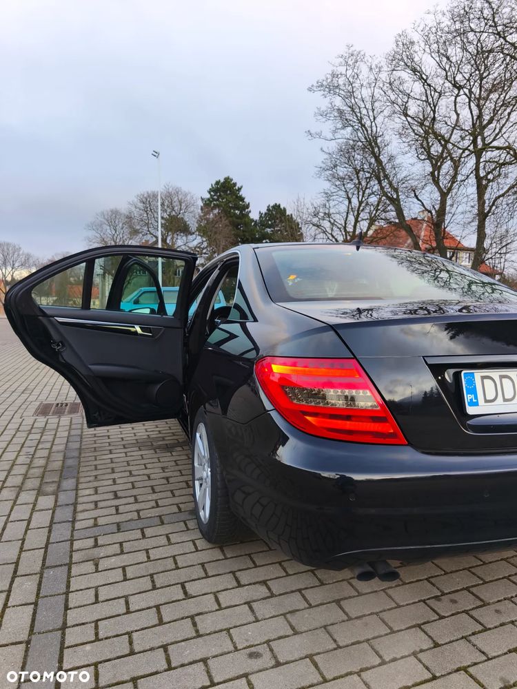 Mercedes-Benz Klasa C 180 CGI BlueEff Avantgarde - 26