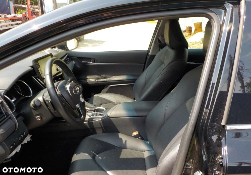 Toyota Camry - 22