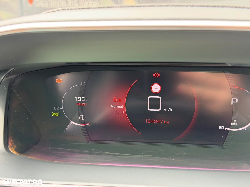 Peugeot 2008 BlueHDi 130 EAT8 Allure - 31