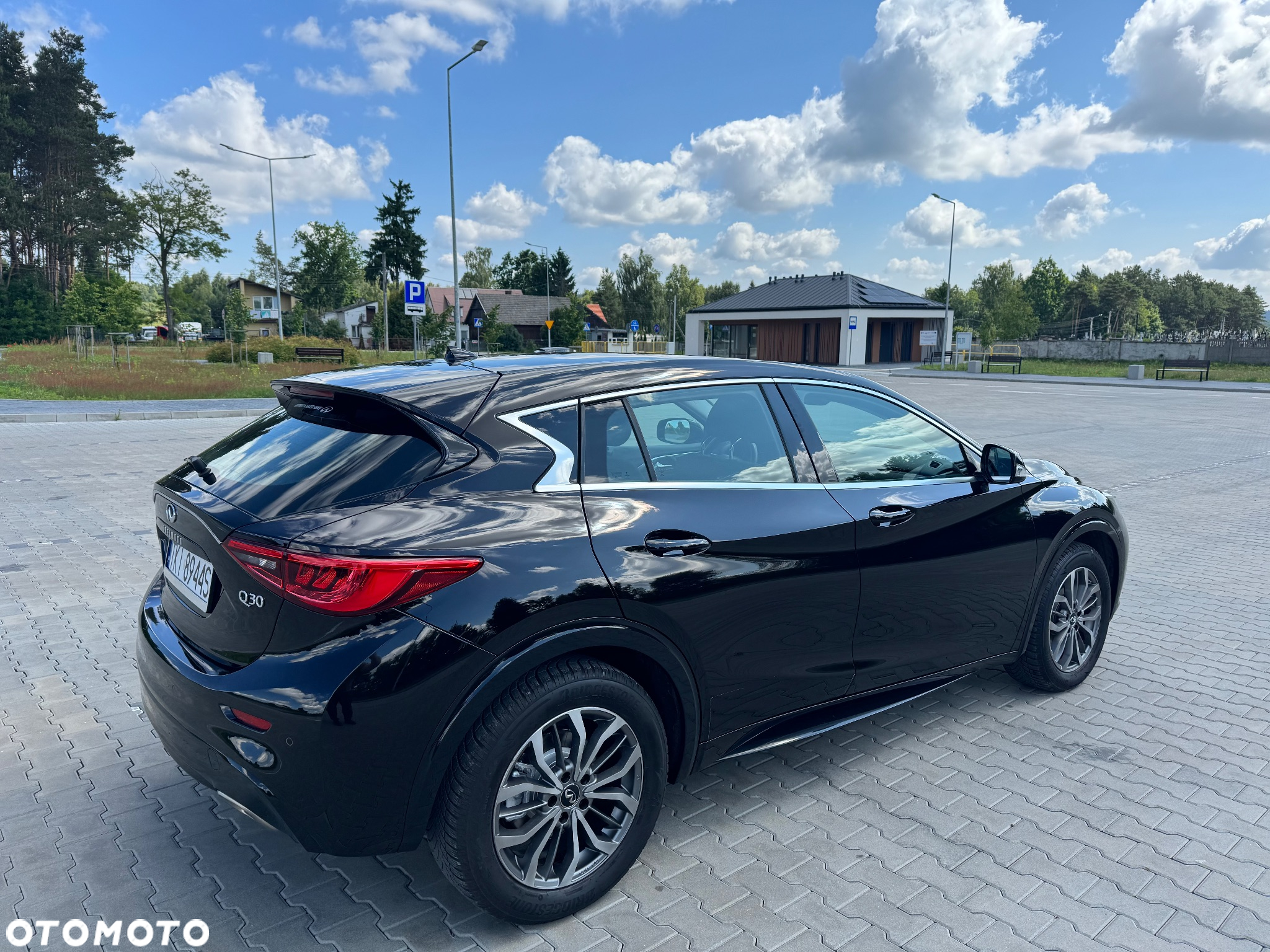 Infiniti Q30 1.6t - 23