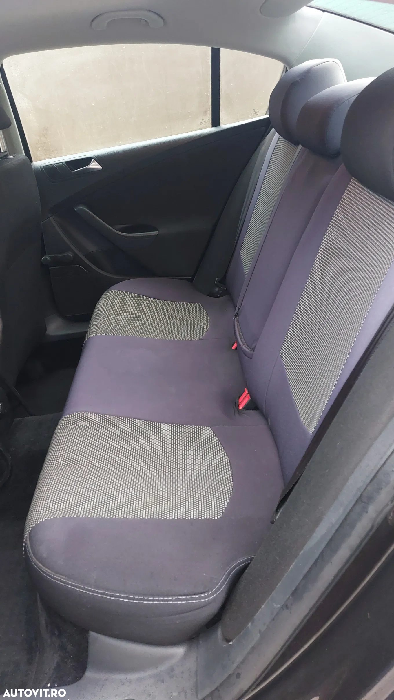 Volkswagen Passat 2.0 TDI DPF BlueMotion Technology Comfortline - 9