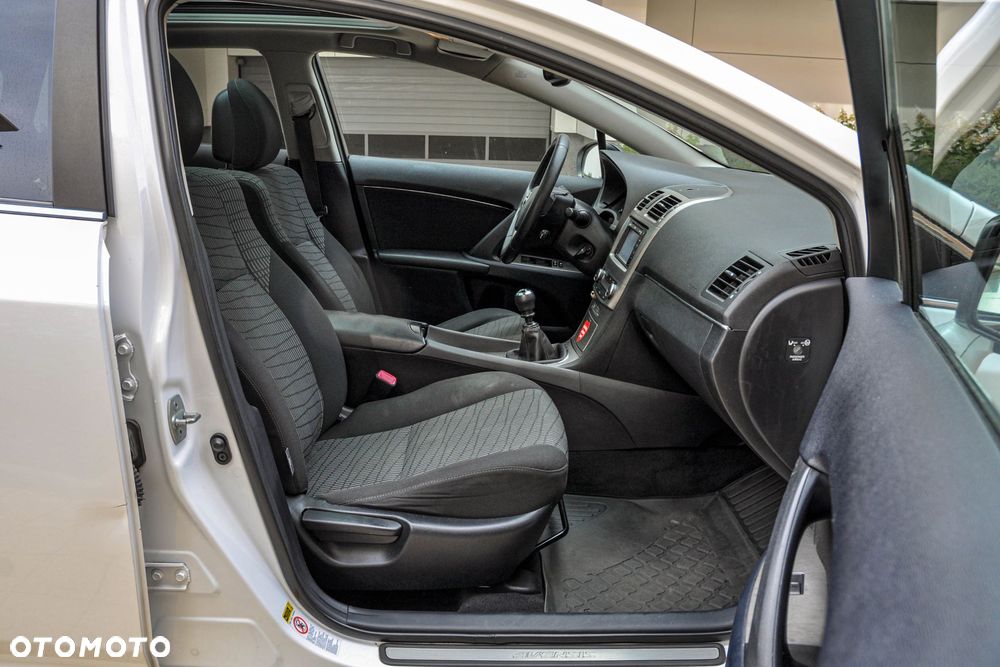 Toyota Avensis - 11