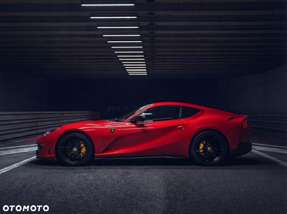 Ferrari 812 Superfast - 7