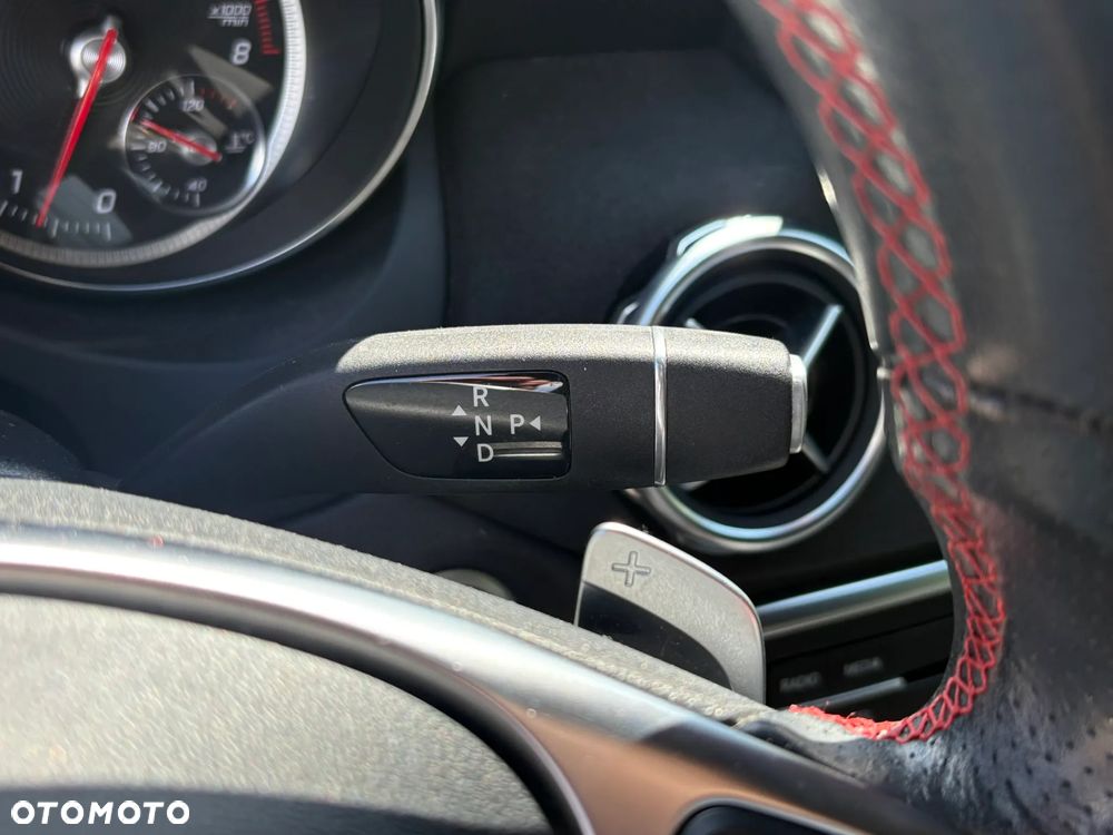 Mercedes-Benz GLA 180 7G-DCT AMG Line - 29