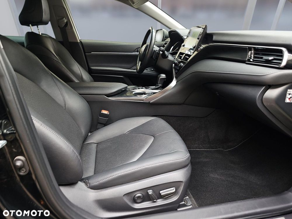 Toyota Camry 2.5 Hybrid Executive CVT - 10