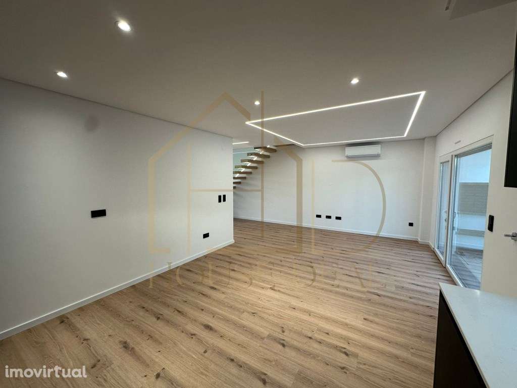 EXCELENTE Moradia T4 com Pérgola. Pinhal do General. Fernão Ferro - Grande imagem: 4/26