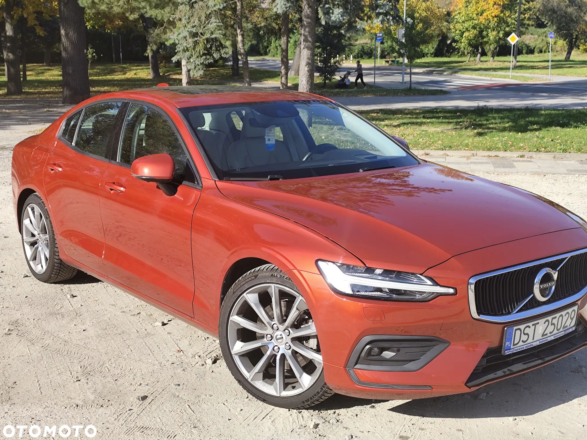 Volvo S60 T5 Momentum Pro - 1