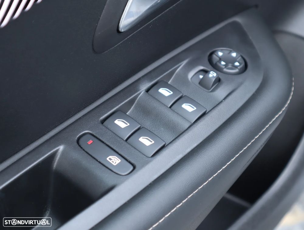 Peugeot 208 1.2 Hybrid Allure e-DCS6 - 28