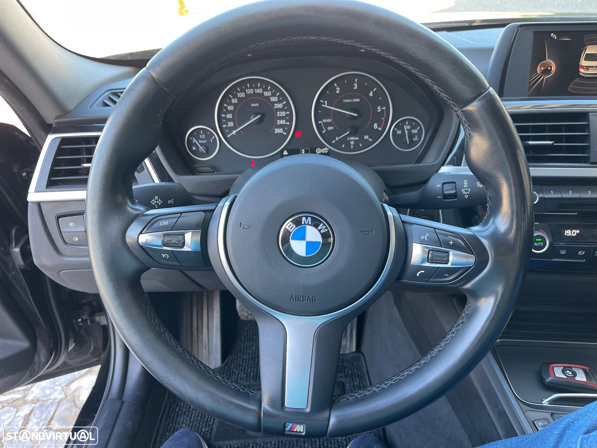 BMW 318 d Line Sport - 11