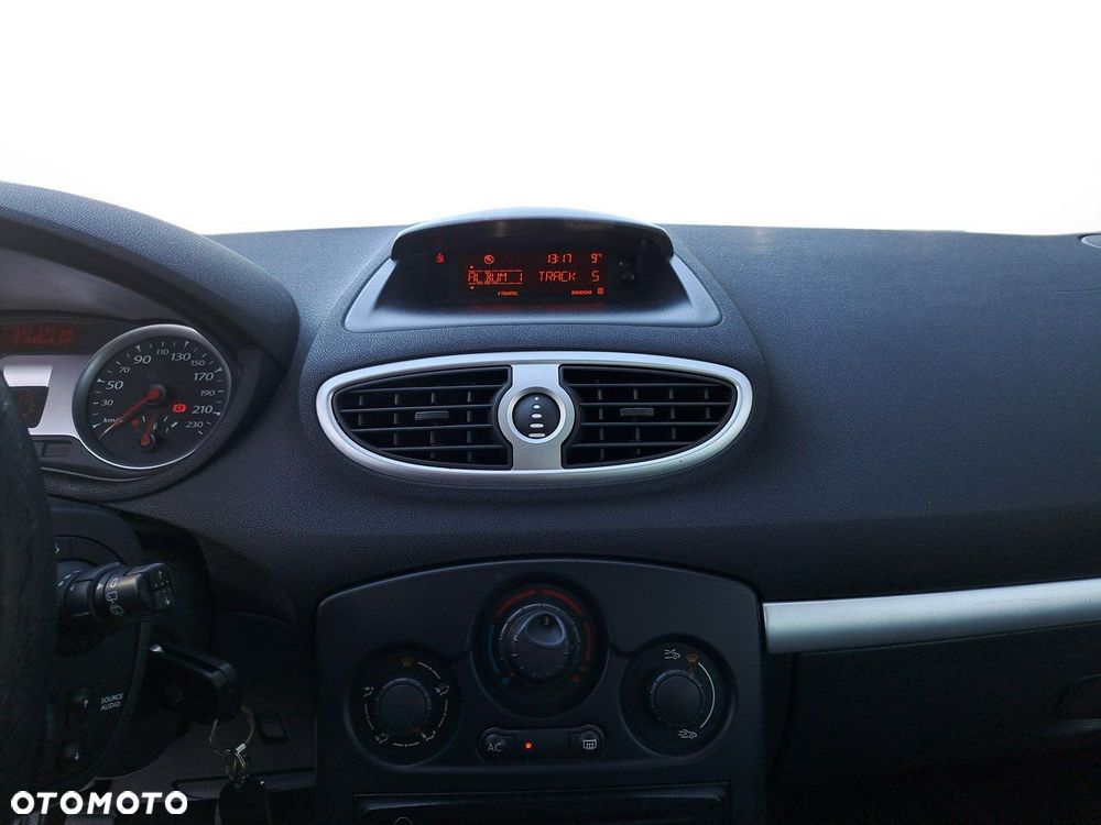 Renault Clio 1.5 dCi Privilege - 14