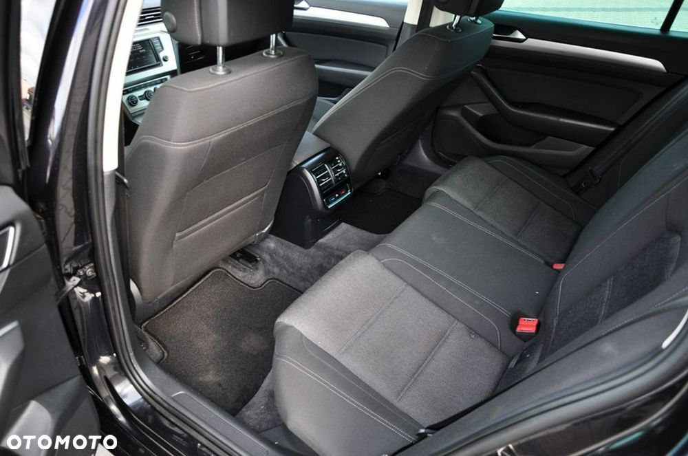 Volkswagen Passat Variant 2.0 TDI BMT Highline - 25