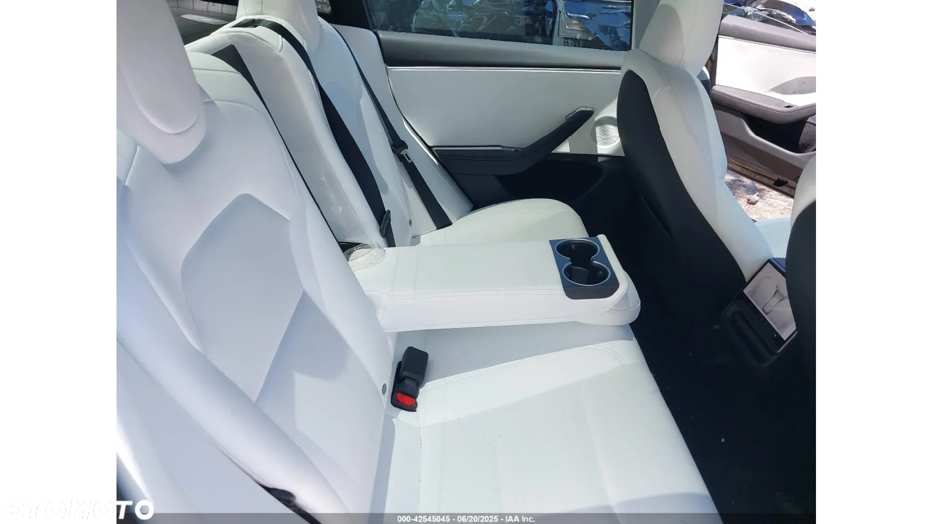 Tesla Model 3 - 10