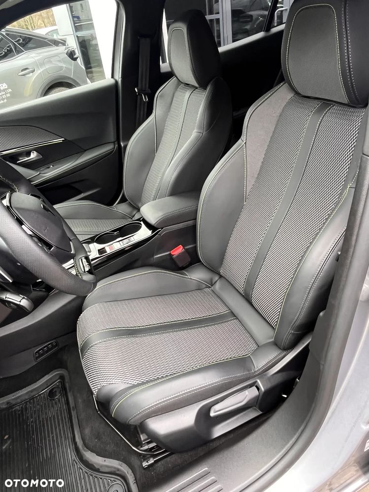 Peugeot 2008 PureTech mHEV GT E-DCS6 - 11