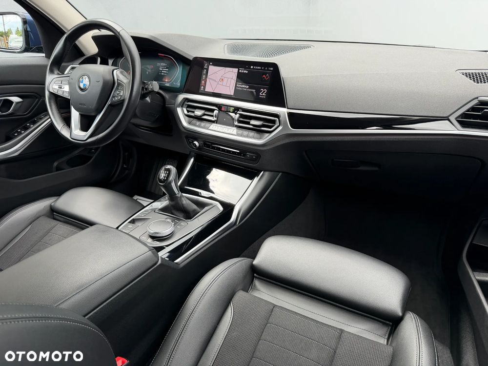 BMW Seria 3 318i - 23