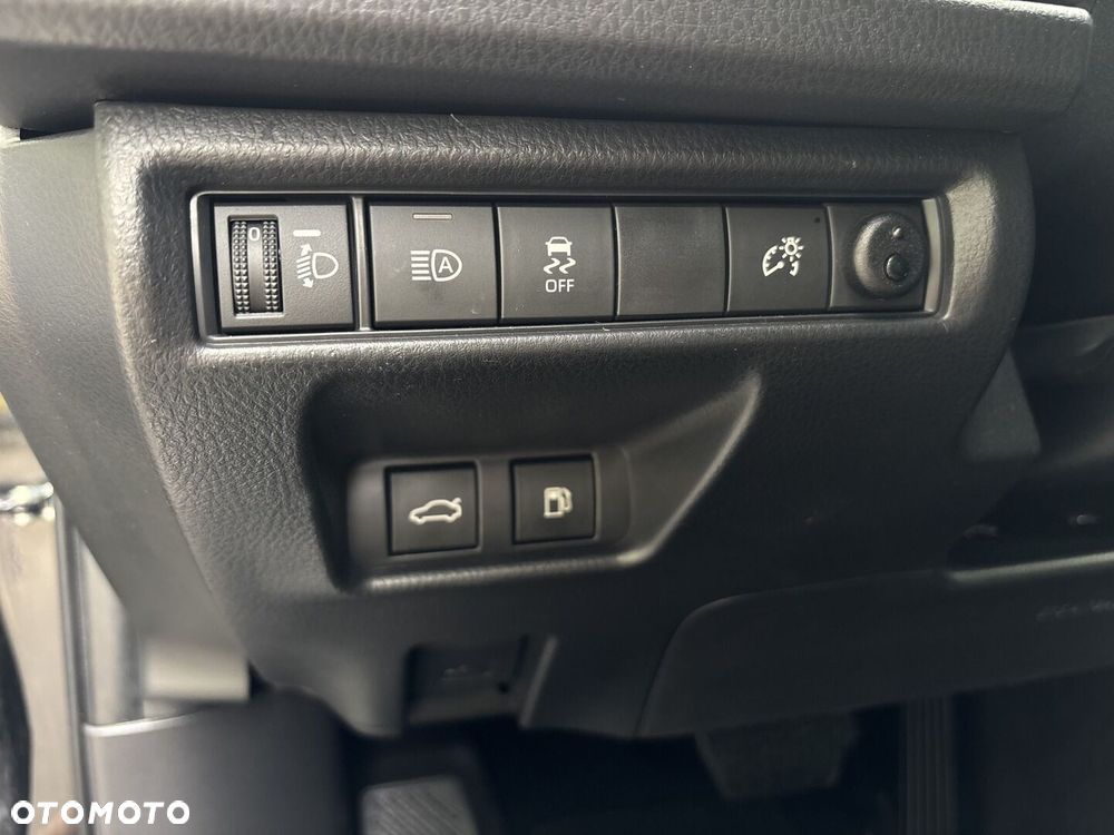 Toyota Camry - 23