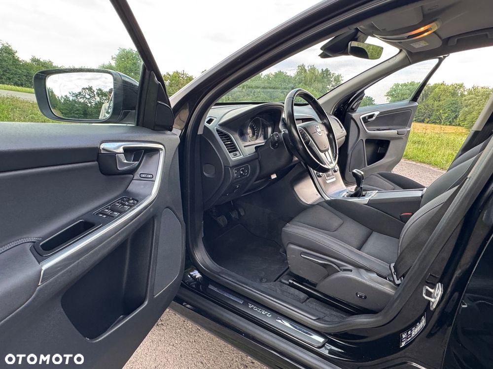 Volvo XC 60 D4 Momentum - 24