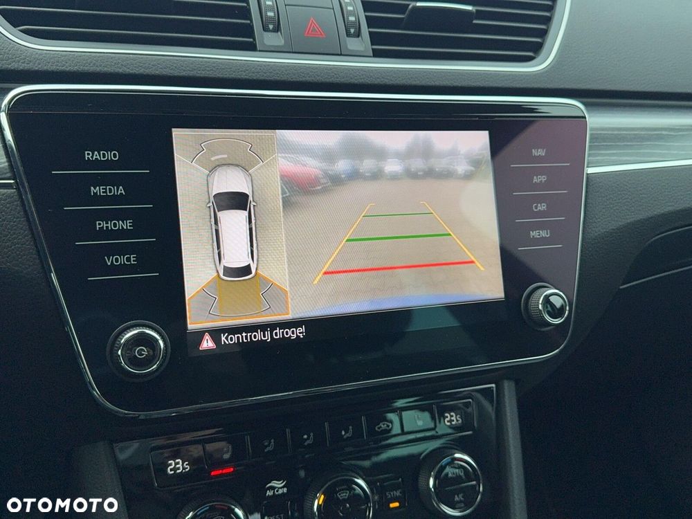 Skoda Superb 2.0 TDI SCR Style DSG - 32