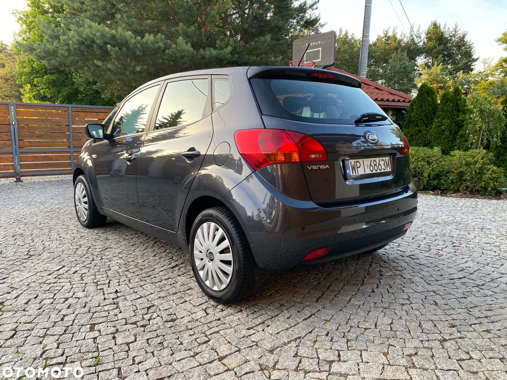 Kia Venga - 10