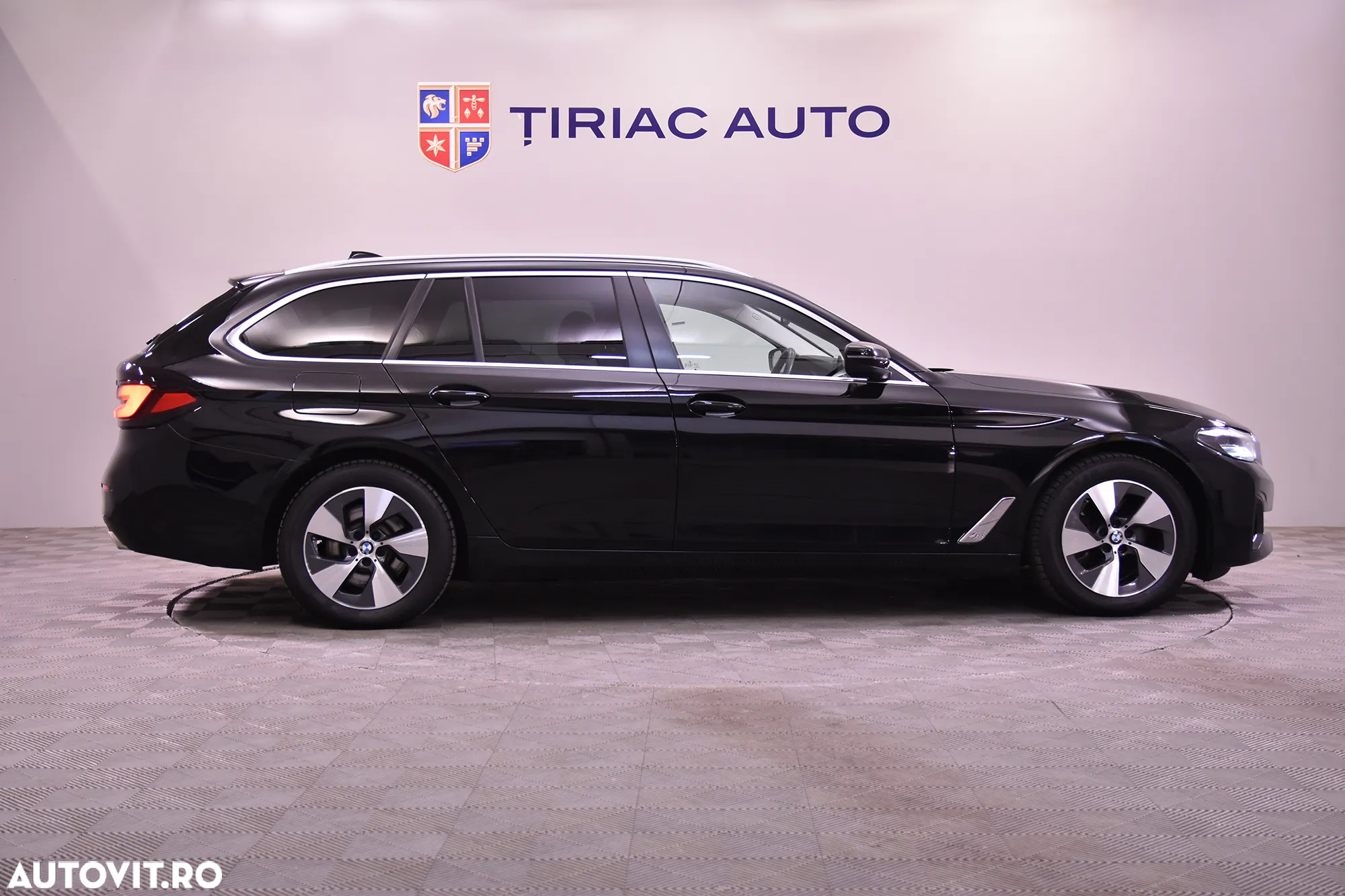 BMW Seria 5 520d AT - 6