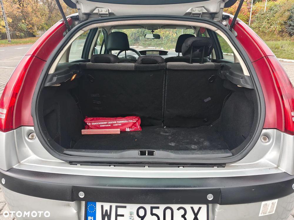 Citroën C4 1.4 16V Advance - 25