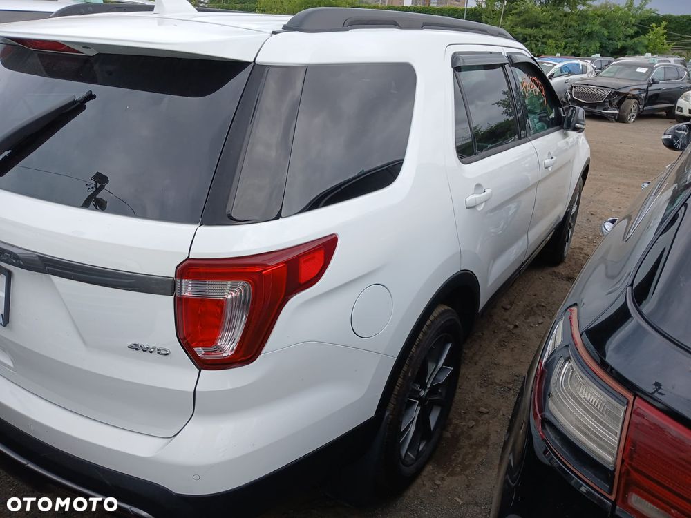 Ford Explorer - 4