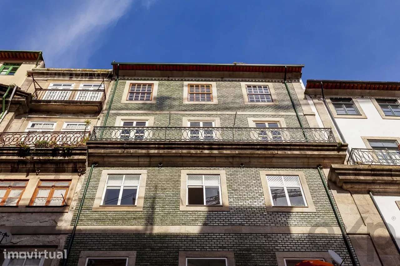 Três Imóveis Versáteis no Coração do Porto - Grande imagem: 3/25