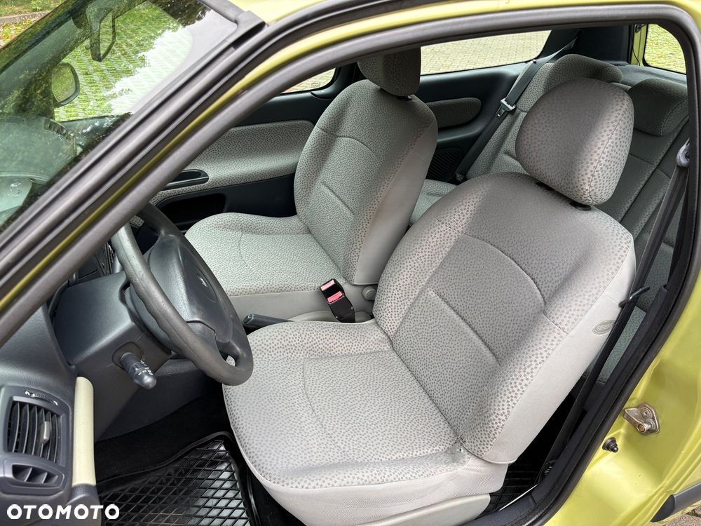 Renault Clio - 10