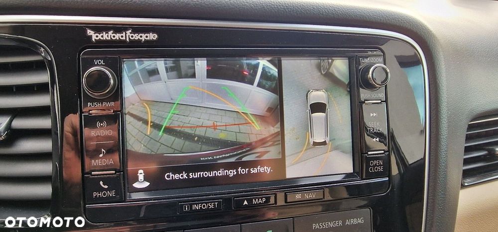 Mitsubishi Outlander 2.0 Instyle Navi 4WD CVT - 32