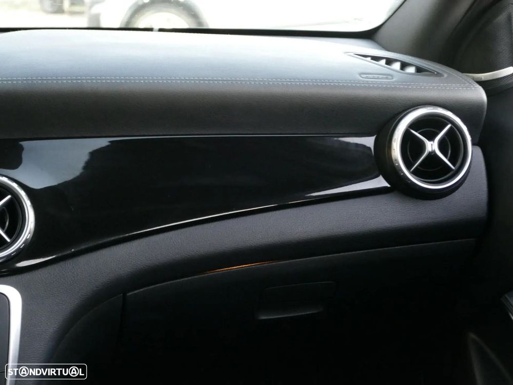 Mercedes-Benz GLA 220 d Urban - 36