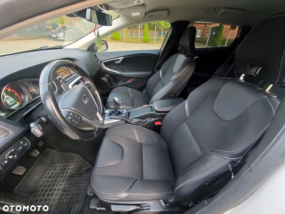 Volvo V40 D2 Momentum - 27