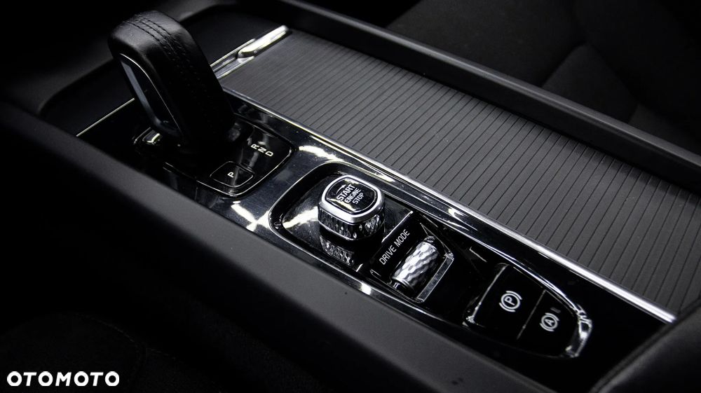 Volvo V60 B4 D Momentum Pro - 22