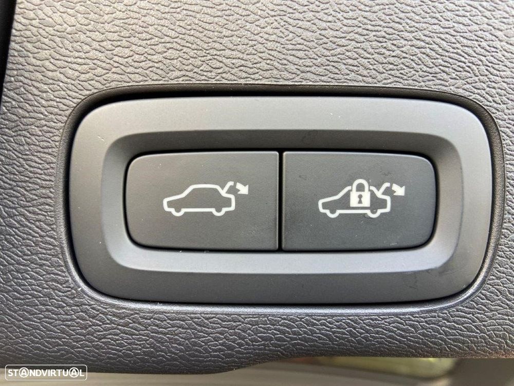 Volvo XC 60 2.0 T6 PHEV Core AWD - 18