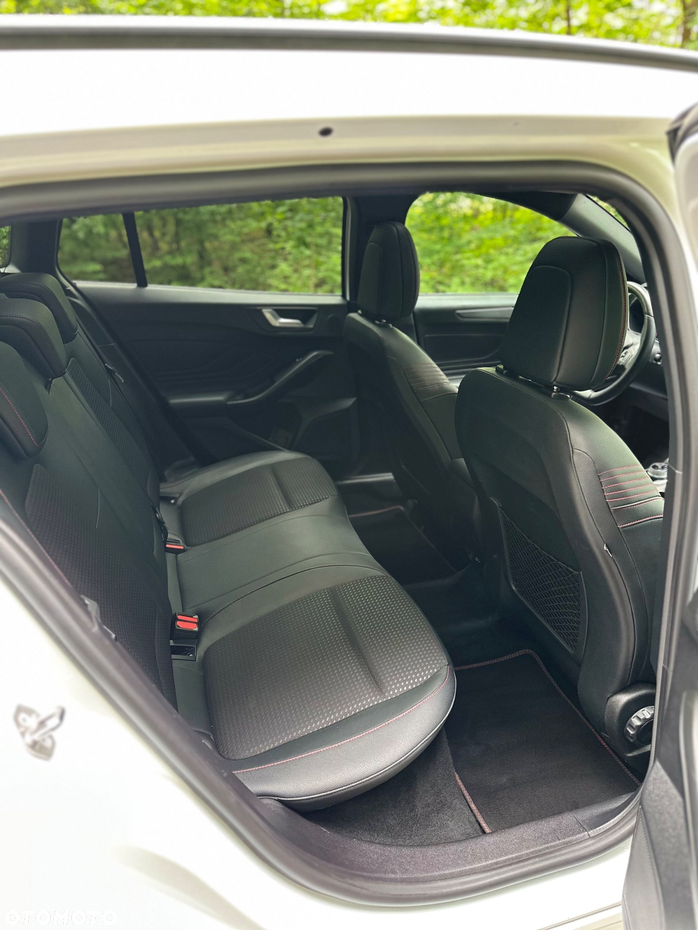 Ford Focus Turnier 2.0 EcoBlue Start-Stopp-System ST-LINE X - 23