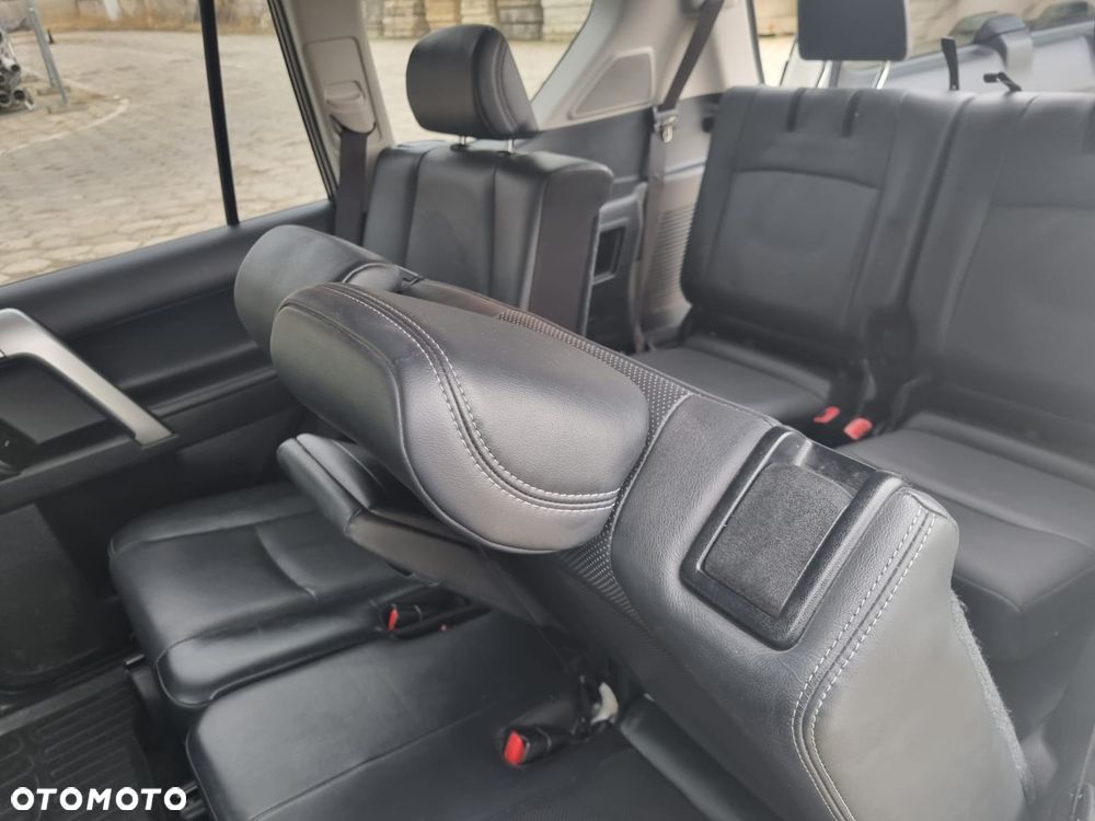 Toyota Land Cruiser - 7