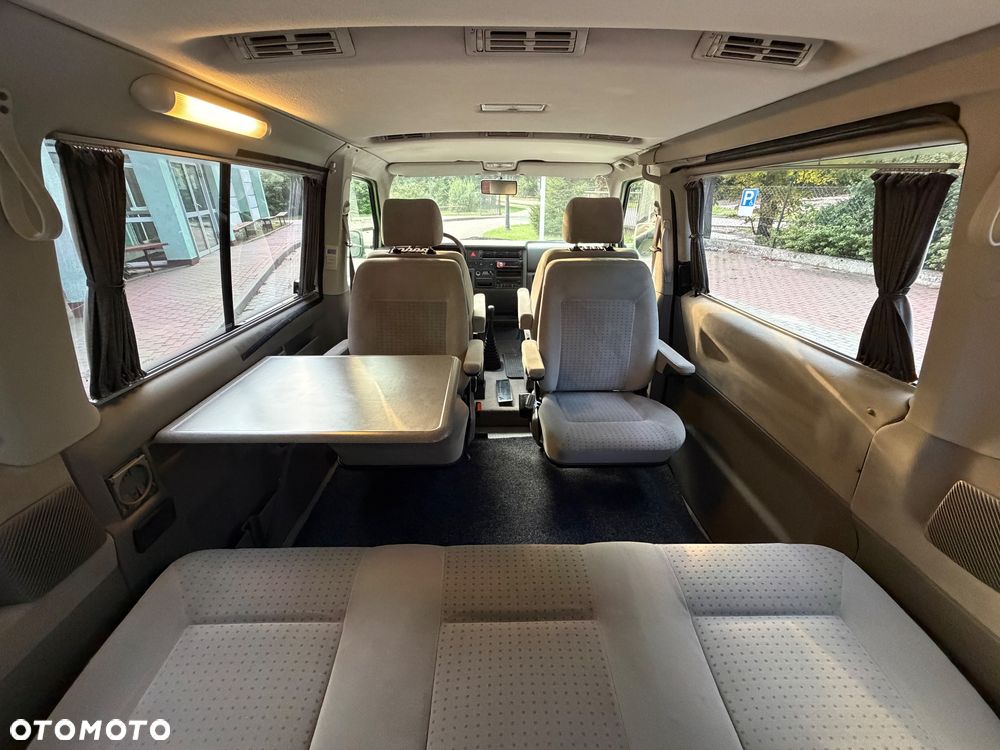 Volkswagen Multivan - 30