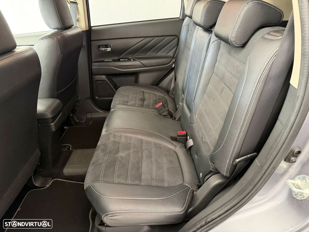 Mitsubishi Outlander 2.0 Instyle Navi - 22