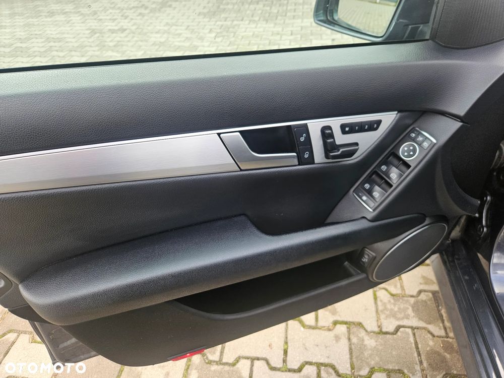 Mercedes-Benz Klasa C 250 (BlueTEC) d 4Matic T 7G-TRONIC AMG Line - 11