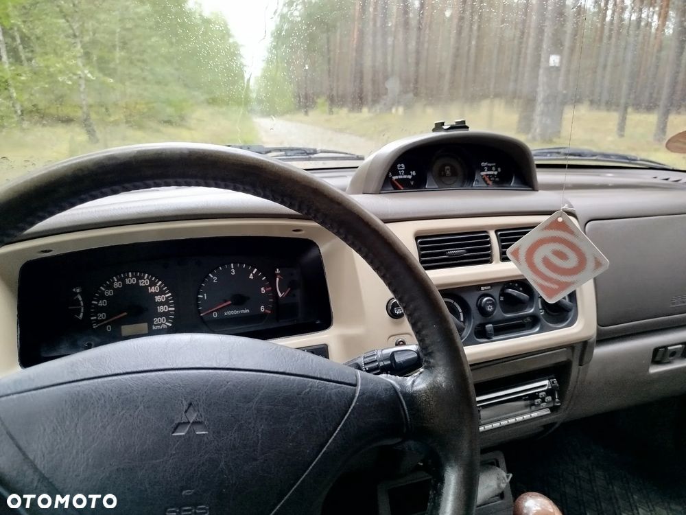 Mitsubishi Pajero Sport 2.5 TD GLS - 7