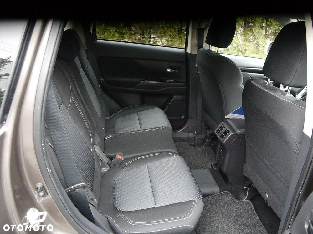 Mitsubishi Outlander - 31