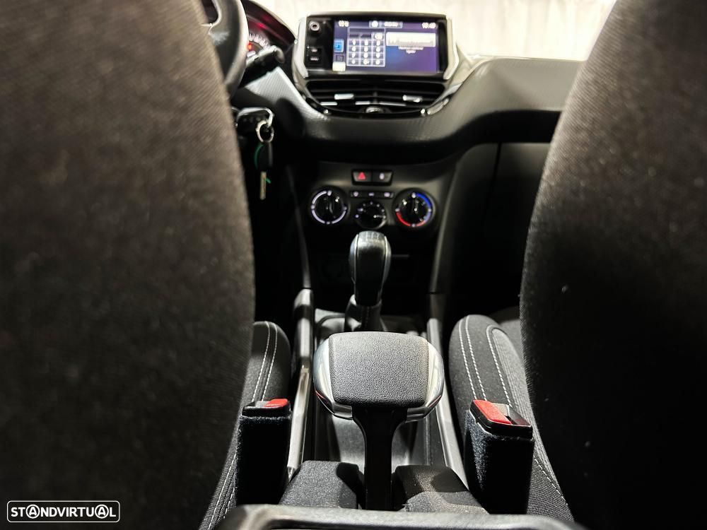 Peugeot 2008 1.2 PureTech Allure - 19