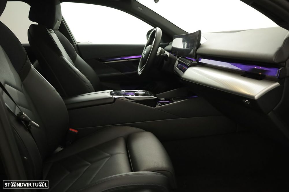 BMW 530 e Pack Desportivo M - 23